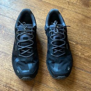 On-Running Mens Cloudventure Waterproof Size 9.